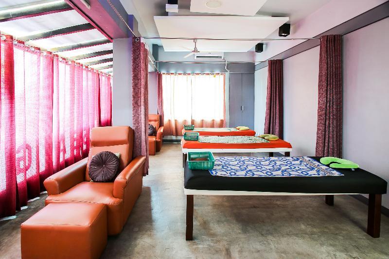 Super Oyo Capital O 786 Kwe Hotel And Resort آنغلوس المظهر الخارجي الصورة